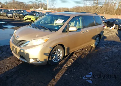 2011 Toyota Sienna Xle V6 z USA, uszkodzony, nr VIN 5TDYK3DC6BS004833